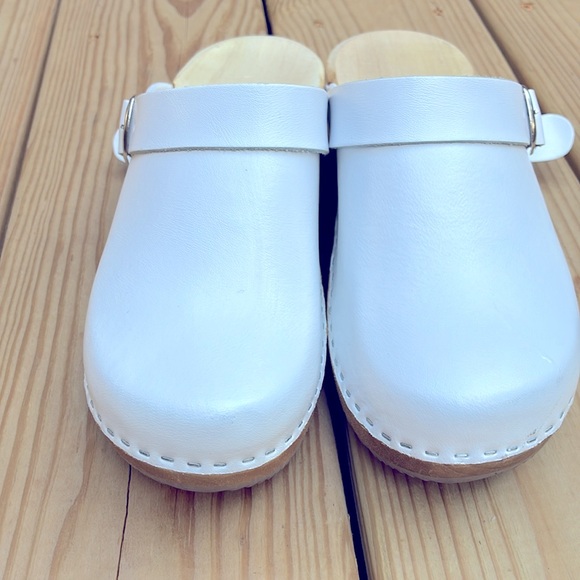 MIA White Leather Clogs - Picture 4 of 11